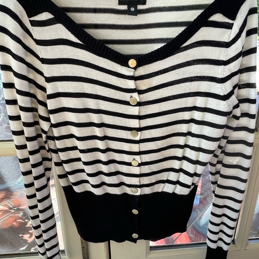 Like brand new Worthington sweater. Only worn a few times!